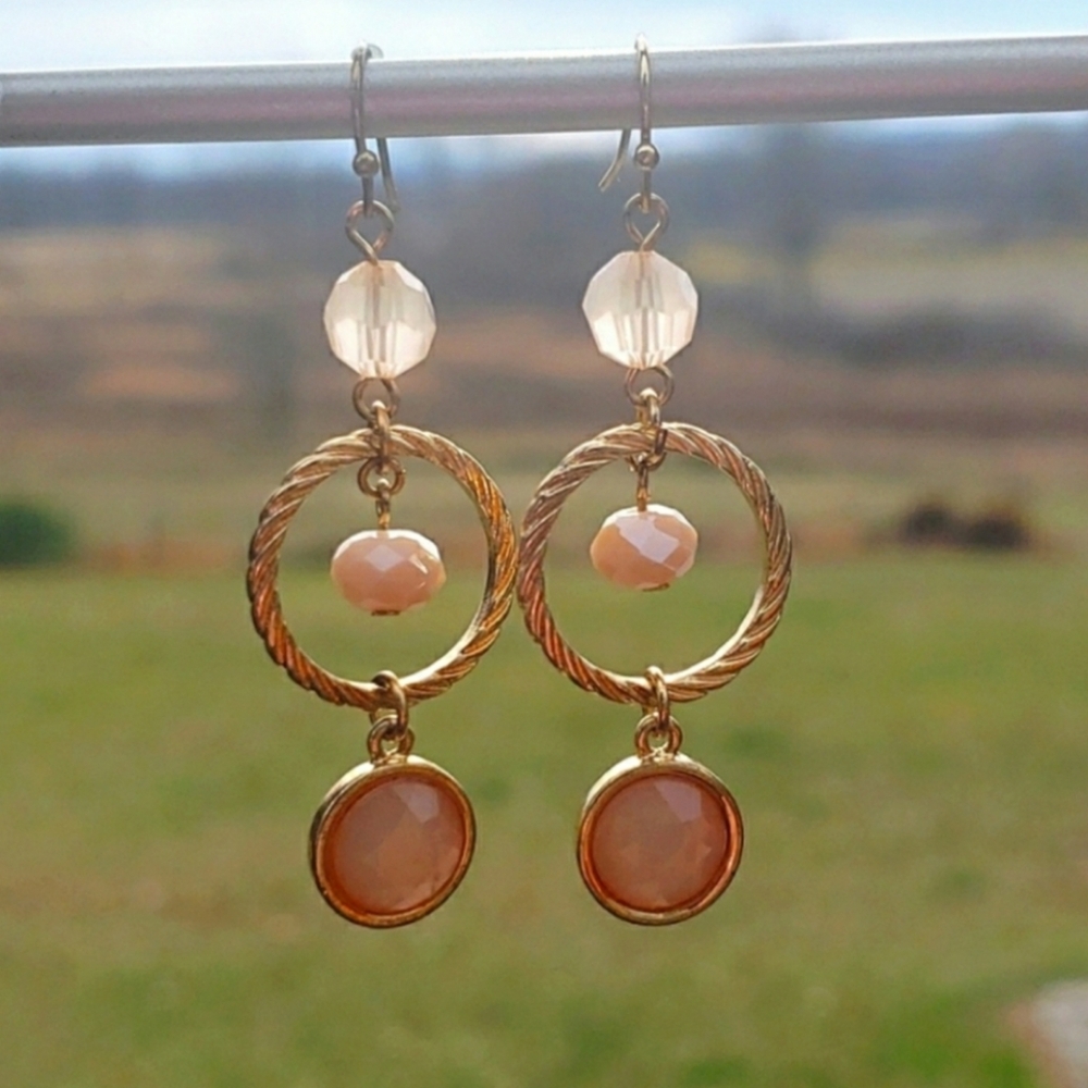 43. Pink peach and gold dangle earrings - Picture 4 of 5